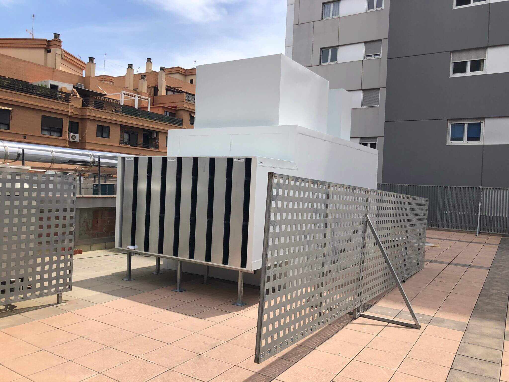 Sistema de aislamiento acústico en una terraza